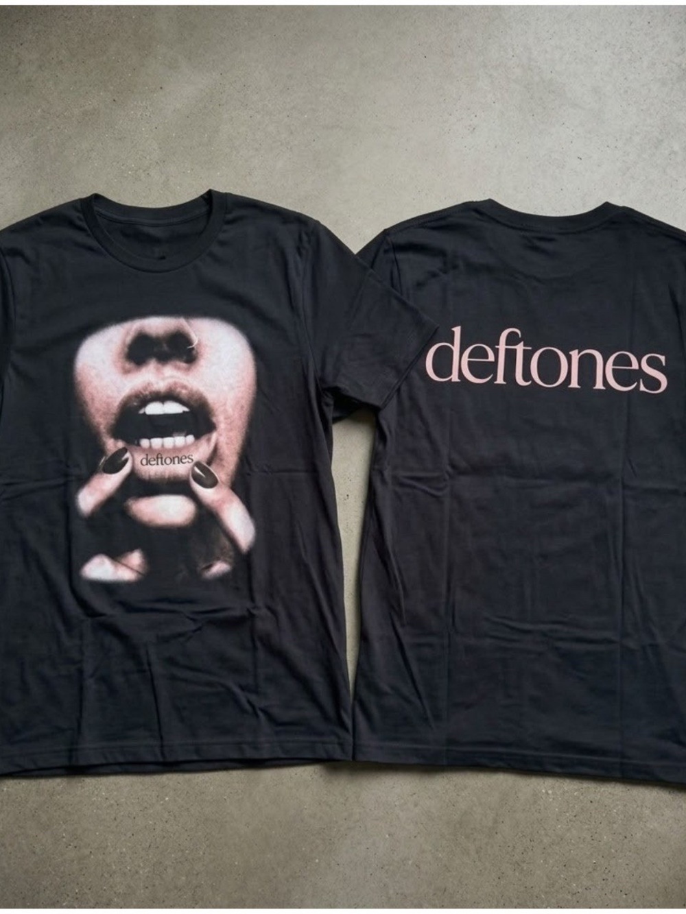 Gildan Black Deftones Tour 26 Graphic Tee
